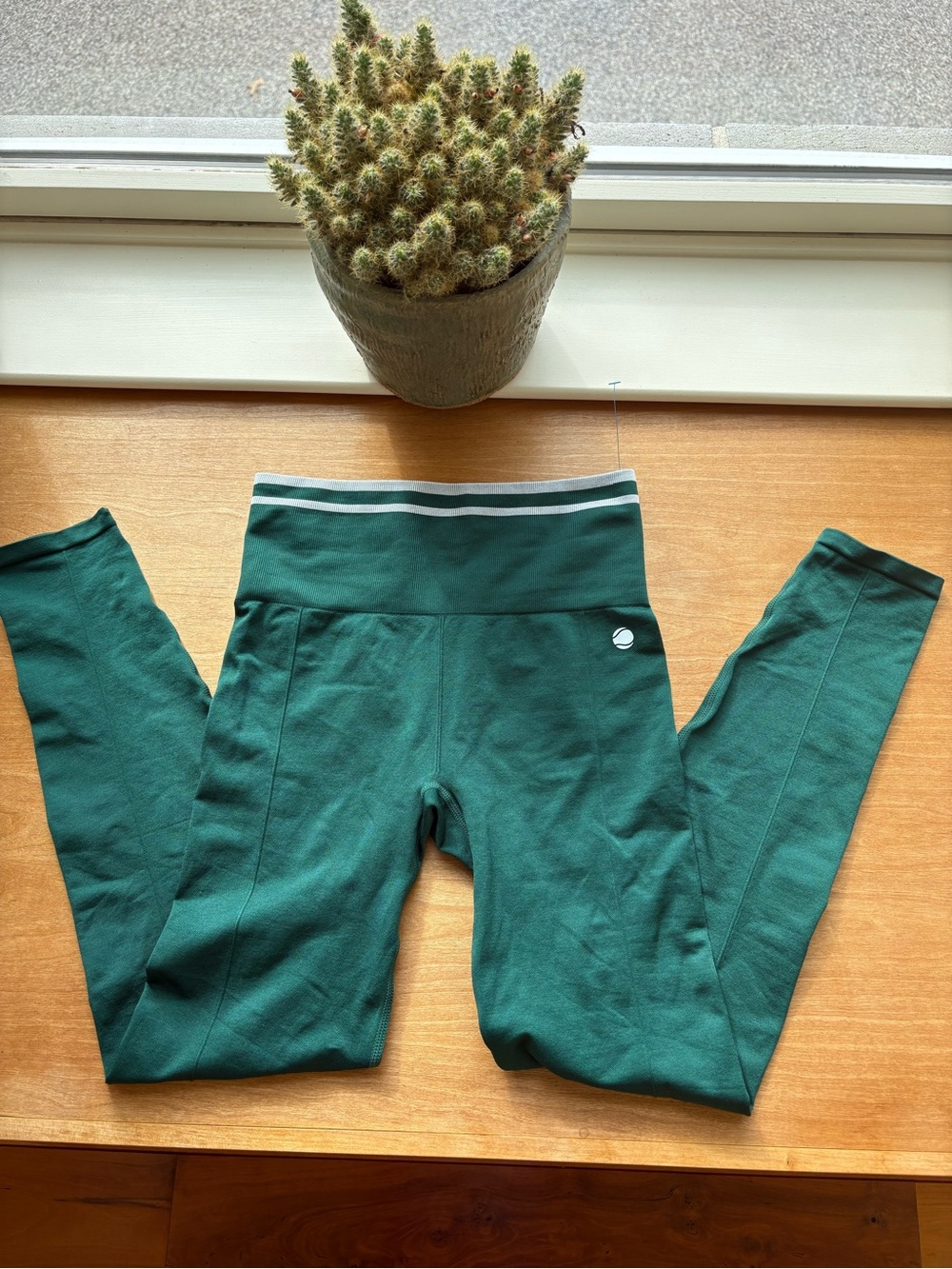 Beautiful NWOT Penn Athletic Emerald Green Leggings for Tennis Pickleball Etc